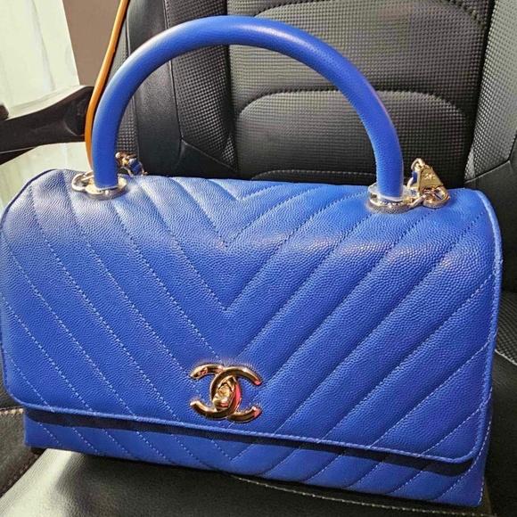 CHANEL Handbags - Chanel coco handle small